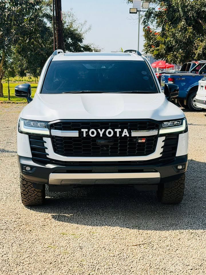 Toyota Land Cruiser GR Sport gallery view 1