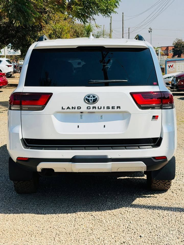 Toyota Land Cruiser GR Sport gallery view 3