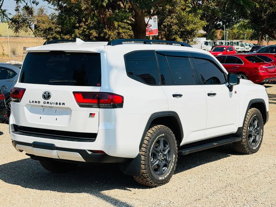 Toyota Land Cruiser GR Sport gallery view 2